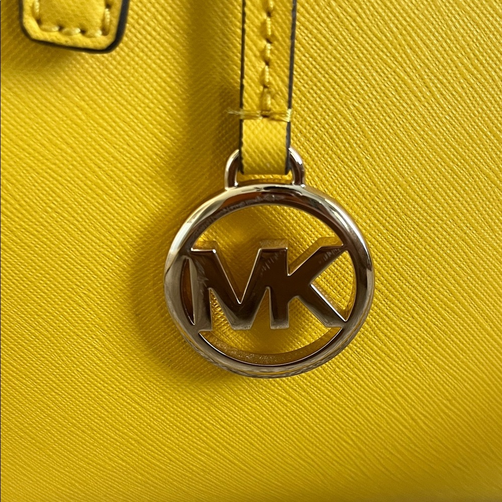 Michael Kors Citrus π Jet Set Travel Tote Leather with Removable Strap - Picture 9 of 16